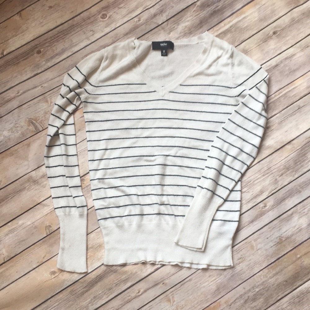 Mossimo V-neck sweater